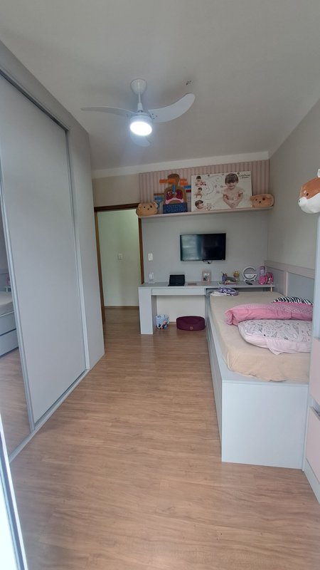Sobrado amplo com 03 dormitórios, 01 suíte, quintal, piscina com área gourmet - Mogi das Cruzes - 