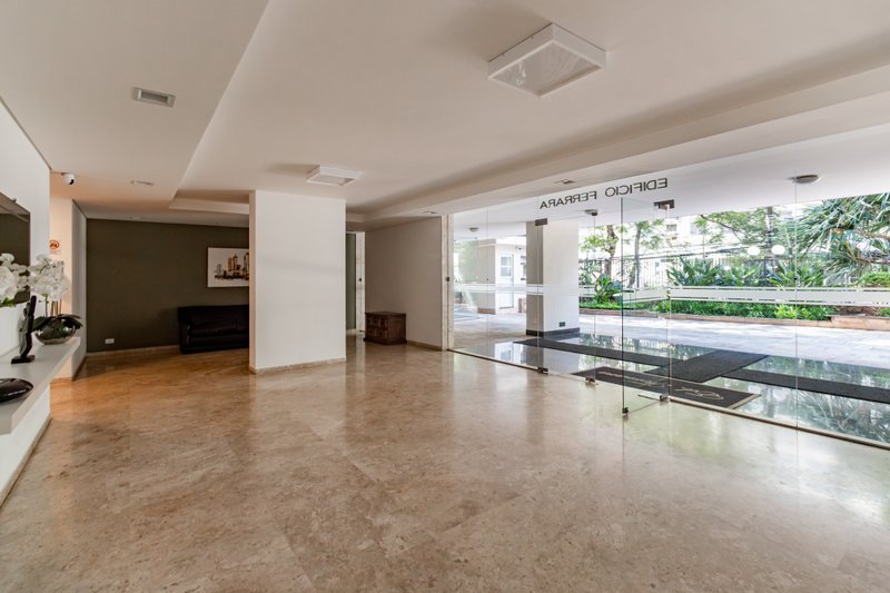 Apartamento com 129m² na Santa Cecília 3 dorm 1 suíte 1 vaga Rua Doutor Albuquerque Lins São Paulo - 