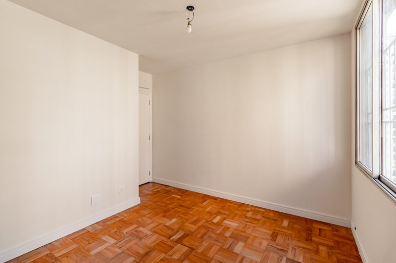 Apartamento com 129m² na Santa Cecília 3 dorm 1 suíte 1 vaga Rua Doutor Albuquerque Lins São Paulo - 