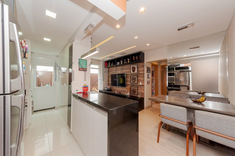 APARTAMENTO GARDEN À VENDA NO SANTA QUITÉRIA - MOBILIADO - 2 QUARTOS - 1 VAGA Rua Irati Curitiba - 