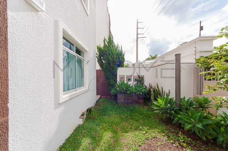 APARTAMENTO GARDEN À VENDA NO SANTA QUITÉRIA - MOBILIADO - 2 QUARTOS - 1 VAGA Rua Irati Curitiba - 
