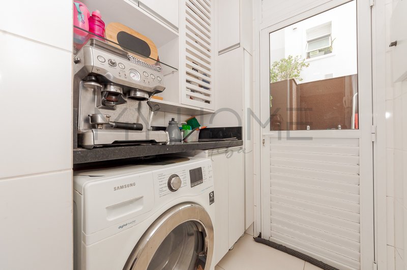 APARTAMENTO GARDEN À VENDA NO SANTA QUITÉRIA - MOBILIADO - 2 QUARTOS - 1 VAGA Rua Irati Curitiba - 