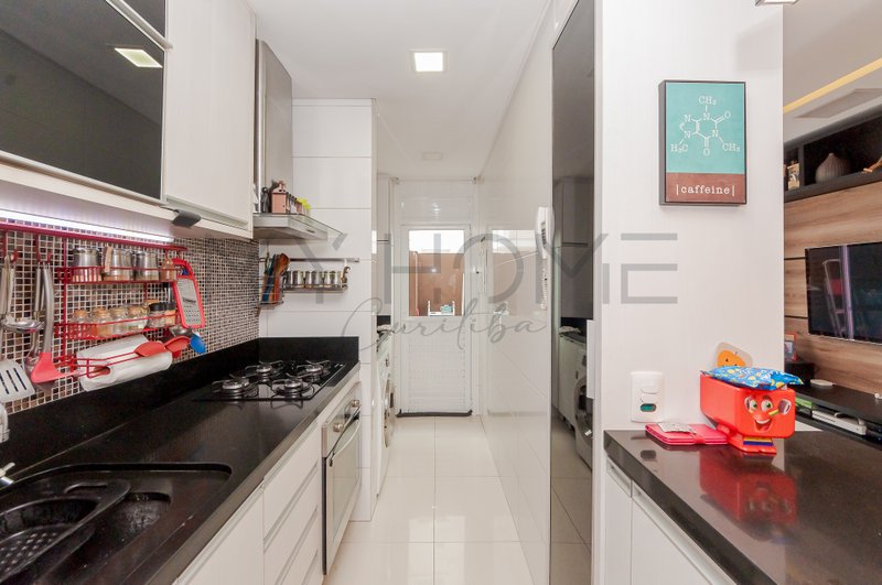 APARTAMENTO GARDEN À VENDA NO SANTA QUITÉRIA - MOBILIADO - 2 QUARTOS - 1 VAGA Rua Irati Curitiba - 