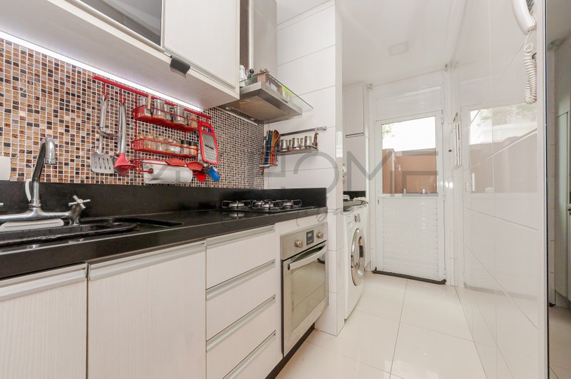 APARTAMENTO GARDEN À VENDA NO SANTA QUITÉRIA - MOBILIADO - 2 QUARTOS - 1 VAGA Rua Irati Curitiba - 