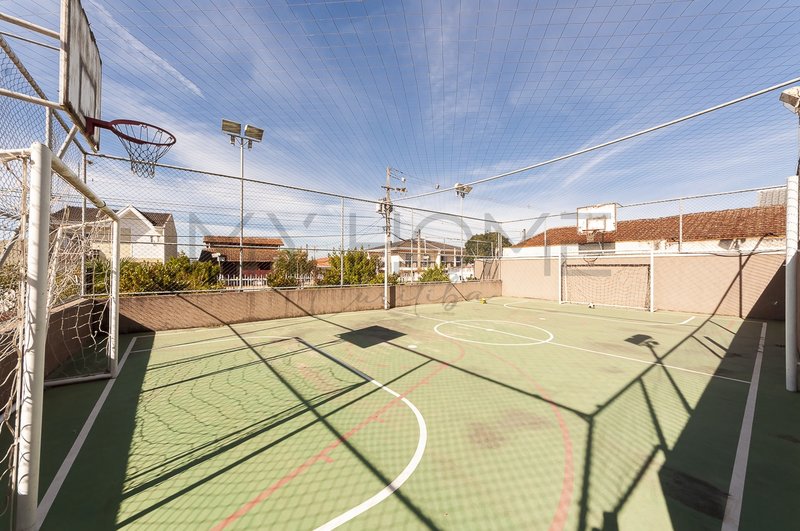 APARTAMENTO GARDEN À VENDA NO SANTA QUITÉRIA - MOBILIADO - 2 QUARTOS - 1 VAGA Rua Irati Curitiba - 