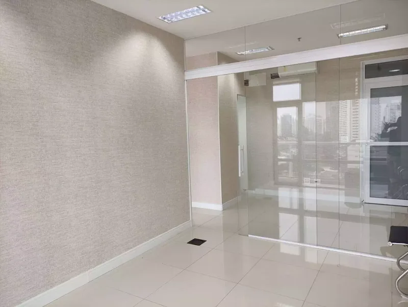 ALUGA-SE EXCELENTE SALA COMERCIAL 54M2 - 2 VAGAS - ESTRUTURA COMPLETA - VAMOS VISITAR!! Avenida Engenheiro Luiz Carlos Berrini São Paulo - 