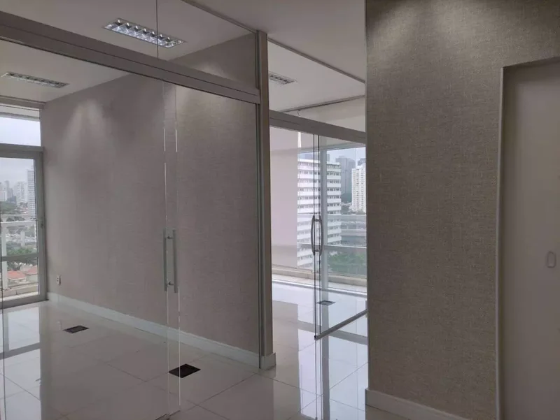 ALUGA-SE EXCELENTE SALA COMERCIAL 54M2 - 2 VAGAS - ESTRUTURA COMPLETA - VAMOS VISITAR!! Avenida Engenheiro Luiz Carlos Berrini São Paulo - 