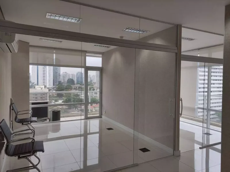 ALUGA-SE EXCELENTE SALA COMERCIAL 54M2 - 2 VAGAS - ESTRUTURA COMPLETA - VAMOS VISITAR!! Avenida Engenheiro Luiz Carlos Berrini São Paulo - 