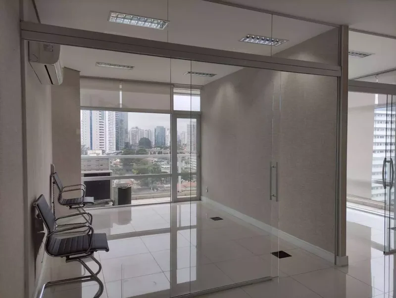 ALUGA-SE EXCELENTE SALA COMERCIAL 54M2 - 2 VAGAS - ESTRUTURA COMPLETA - VAMOS VISITAR!! Avenida Engenheiro Luiz Carlos Berrini São Paulo - 