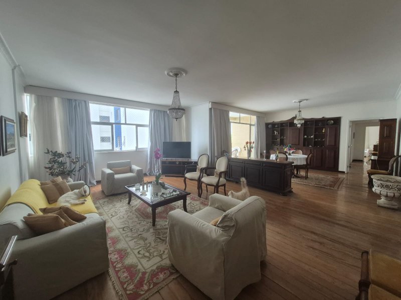 APARTAMENTO 4 QUARTOS COM DUAS VAGAS DEPENDÊNCIA COMPLETA À VENDA NO CORREDOR DA VITÓRIA Largo da Vitória Salvador - 