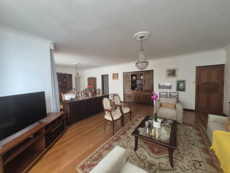 APARTAMENTO 4 QUARTOS COM DUAS VAGAS DEPENDÊNCIA COMPLETA À VENDA NO CORREDOR DA VITÓRIA Largo da Vitória Salvador - 
