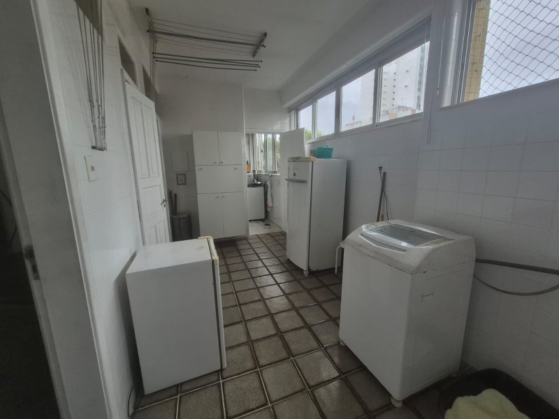 APARTAMENTO 4 QUARTOS COM DUAS VAGAS DEPENDÊNCIA COMPLETA À VENDA NO CORREDOR DA VITÓRIA Largo da Vitória Salvador - 