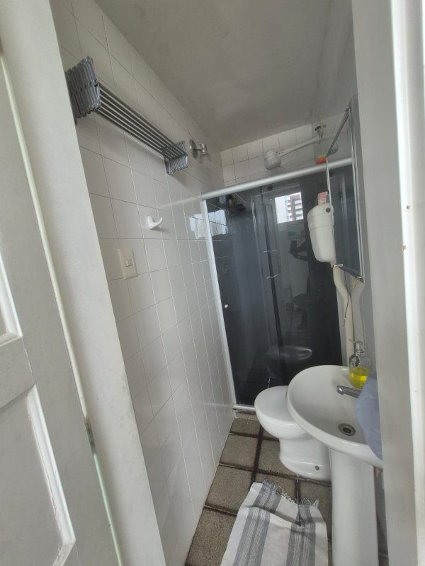 APARTAMENTO 4 QUARTOS COM DUAS VAGAS DEPENDÊNCIA COMPLETA À VENDA NO CORREDOR DA VITÓRIA Largo da Vitória Salvador - 