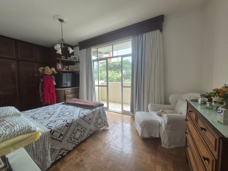 APARTAMENTO 4 QUARTOS COM DUAS VAGAS DEPENDÊNCIA COMPLETA À VENDA NO CORREDOR DA VITÓRIA Largo da Vitória Salvador - 