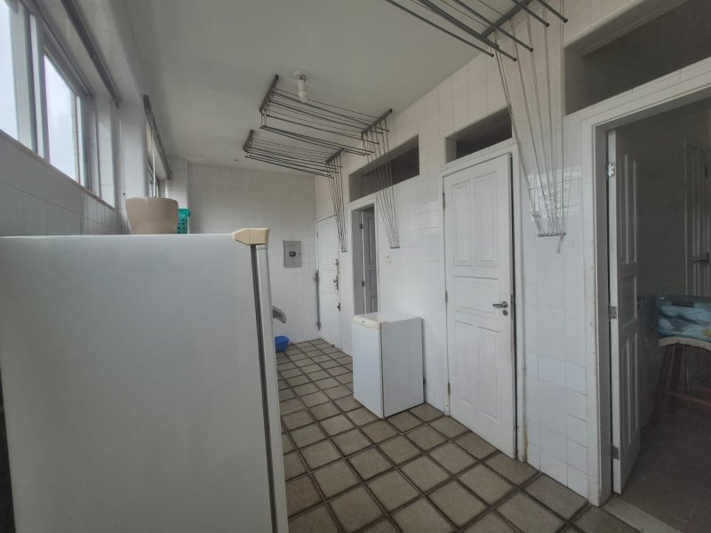 APARTAMENTO 4 QUARTOS COM DUAS VAGAS DEPENDÊNCIA COMPLETA À VENDA NO CORREDOR DA VITÓRIA Largo da Vitória Salvador - 