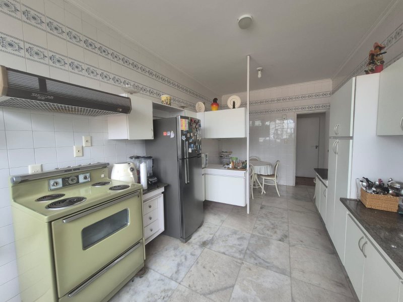 APARTAMENTO 4 QUARTOS COM DUAS VAGAS DEPENDÊNCIA COMPLETA À VENDA NO CORREDOR DA VITÓRIA Largo da Vitória Salvador - 