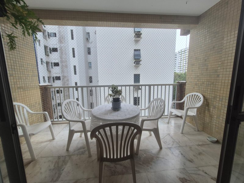 APARTAMENTO 4 QUARTOS COM DUAS VAGAS DEPENDÊNCIA COMPLETA À VENDA NO CORREDOR DA VITÓRIA Largo da Vitória Salvador - 
