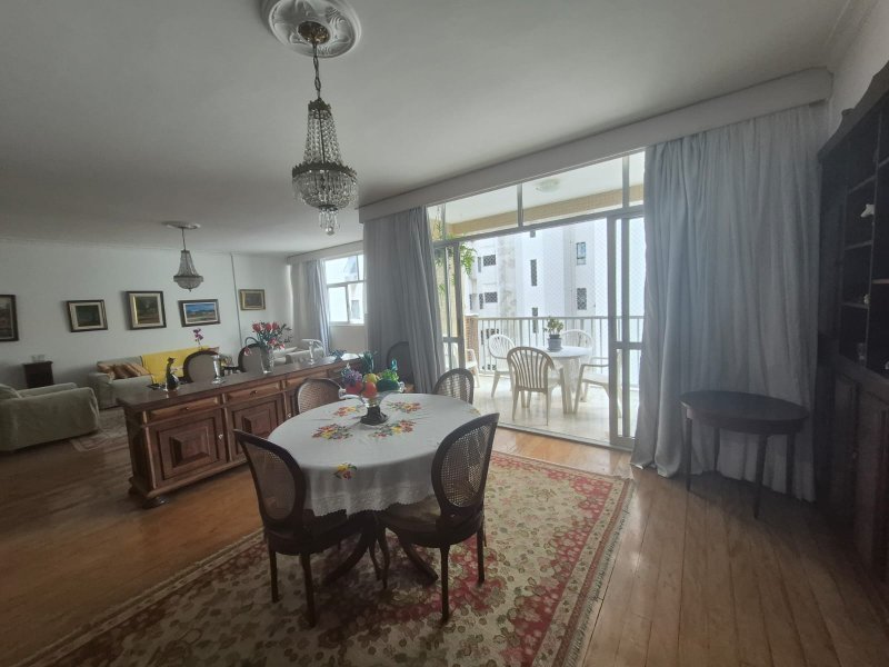 APARTAMENTO 4 QUARTOS COM DUAS VAGAS DEPENDÊNCIA COMPLETA À VENDA NO CORREDOR DA VITÓRIA Largo da Vitória Salvador - 
