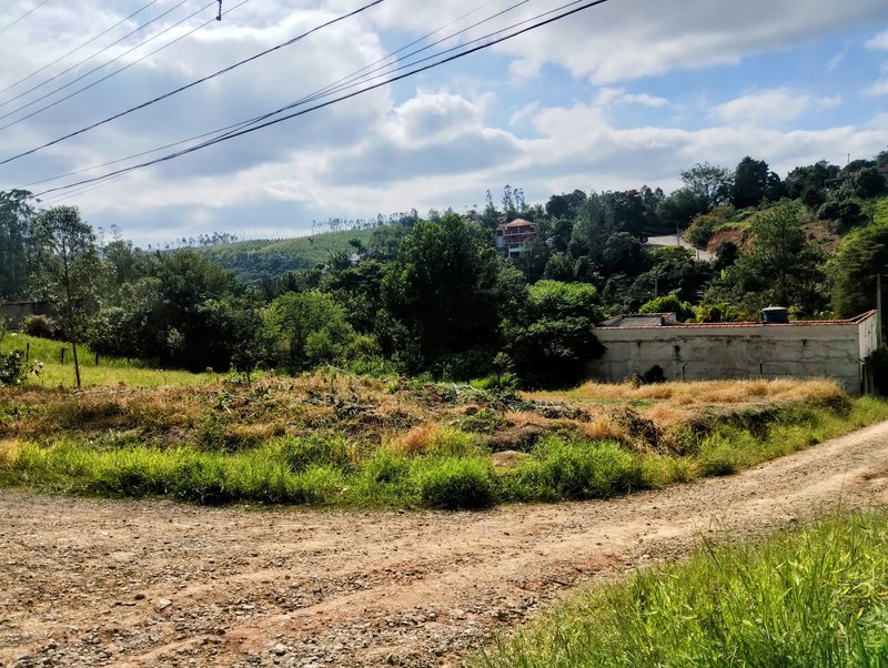 Terreno plano à venda no Parque Alpina - Igaratá - 