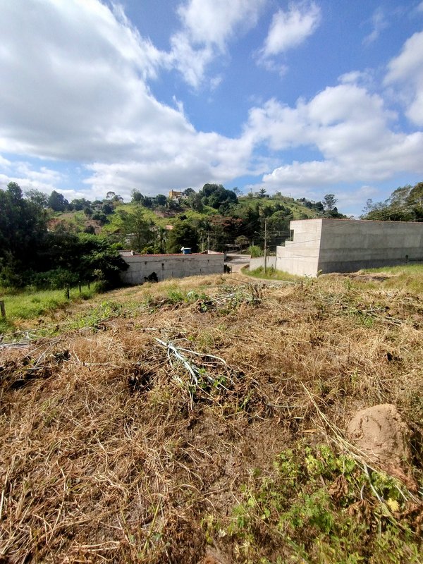 Terreno plano à venda no Parque Alpina - Igaratá - 