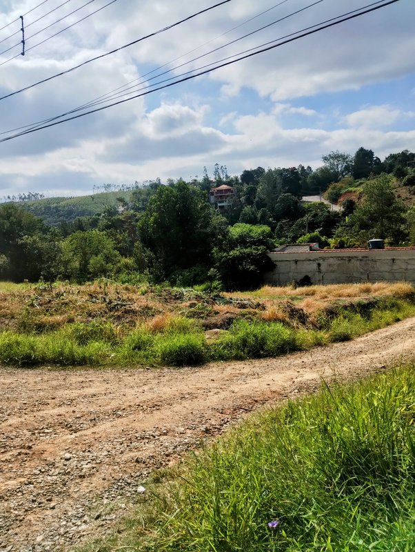 Terreno plano à venda no Parque Alpina - Igaratá - 