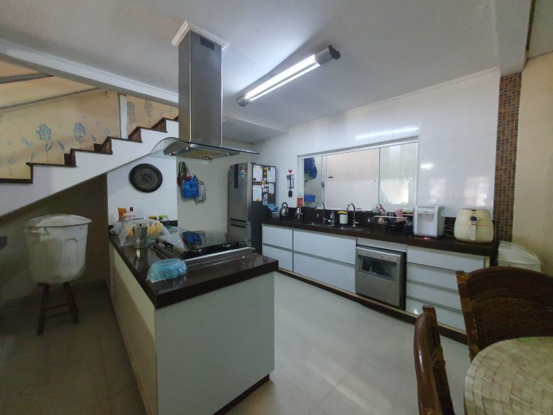 🏡 Sobrado à Venda – Martin de Sá - Caraguatatuba - 