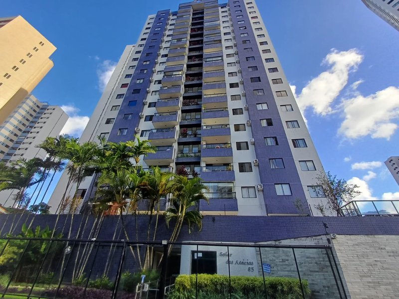 80m², 3 quartos amplos, sendo 1 suíte e 1 reversível, sala para 2 ambientes, varanda Rua Doutor Genaro Guimarães Recife - 
