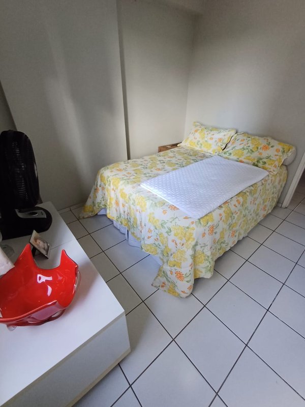 80m², 3 quartos amplos, sendo 1 suíte e 1 reversível, sala para 2 ambientes, varanda Rua Doutor Genaro Guimarães Recife - 