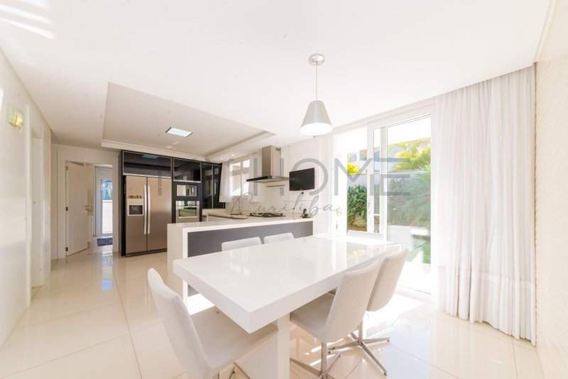 CASA À VENDA NO UBERABA COND. TIROL DAS TORRES - 4 QUARTOS - 11 VAGAS Rua Gabirobas Curitiba - 