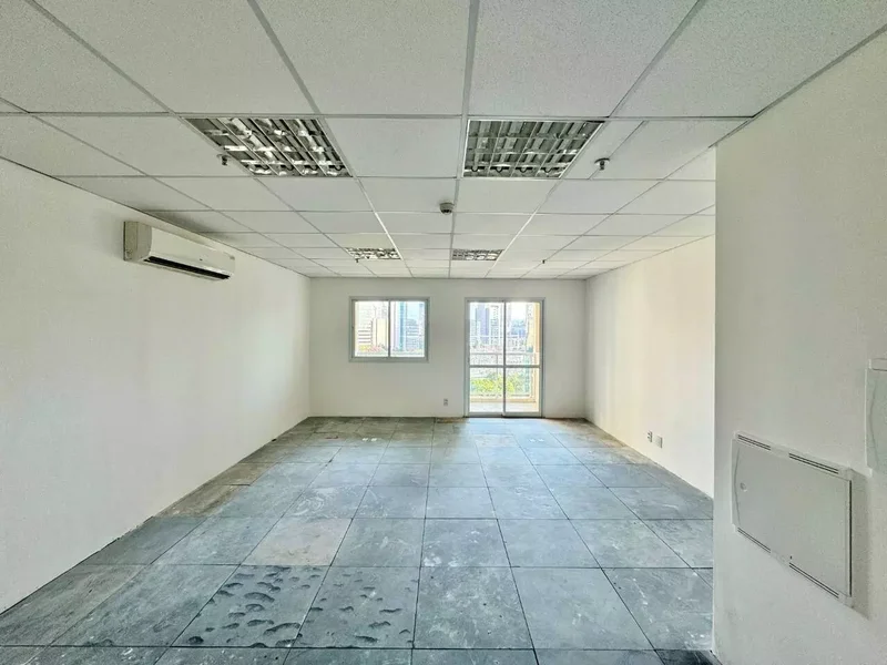 ALUGA-SE CONJUNTO COMERCIAL 42M2 - 1 VAGA - AO LADO DA CIA ATHETICA - TOP!! Avenida Engenheiro Luiz Carlos Berrini São Paulo - 