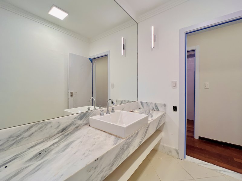 Casa Térrea de Luxo com Estilo Casa-Pátio no Residencial Santa Maria – Sorocaba/SP Rua Luiz Teixeira dos Santos Votorantim - 