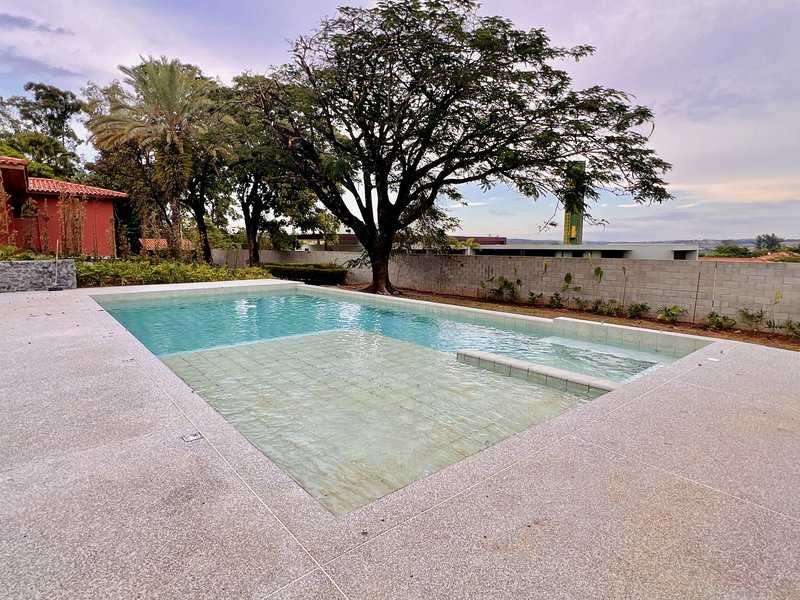 Casa Térrea de Luxo com Estilo Casa-Pátio no Residencial Santa Maria – Sorocaba/SP Rua Luiz Teixeira dos Santos Votorantim - 