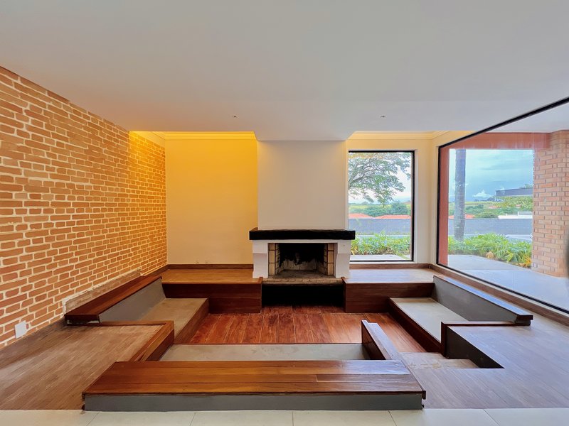 Casa Térrea de Luxo com Estilo Casa-Pátio no Residencial Santa Maria – Sorocaba/SP Rua Luiz Teixeira dos Santos Votorantim - 