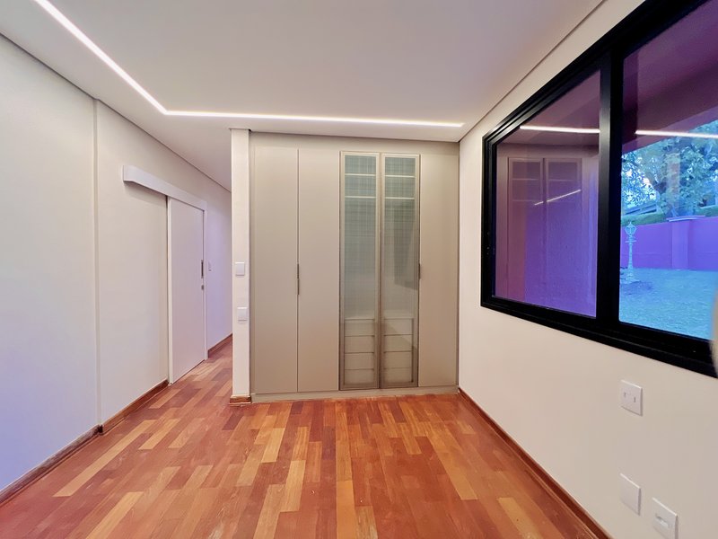Casa Térrea de Luxo com Estilo Casa-Pátio no Residencial Santa Maria – Sorocaba/SP Rua Luiz Teixeira dos Santos Votorantim - 