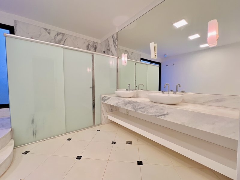 Casa Térrea de Luxo com Estilo Casa-Pátio no Residencial Santa Maria – Sorocaba/SP Rua Luiz Teixeira dos Santos Votorantim - 