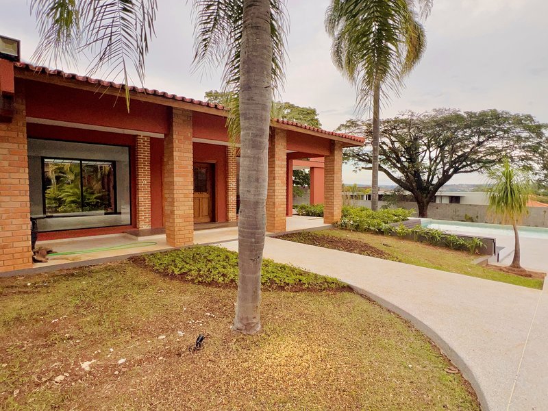 Casa Térrea de Luxo com Estilo Casa-Pátio no Residencial Santa Maria – Sorocaba/SP Rua Luiz Teixeira dos Santos Votorantim - 
