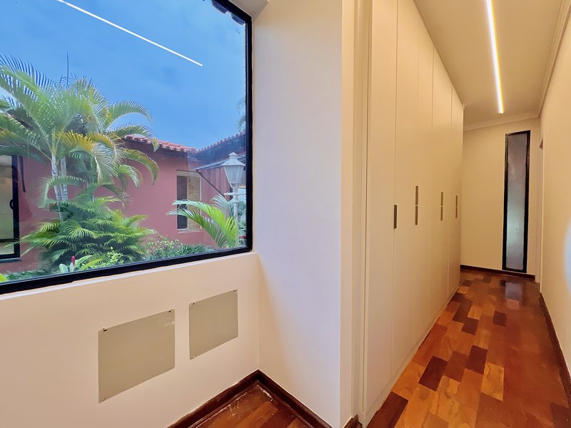 Casa Térrea de Luxo com Estilo Casa-Pátio no Residencial Santa Maria – Sorocaba/SP Rua Luiz Teixeira dos Santos Votorantim - 