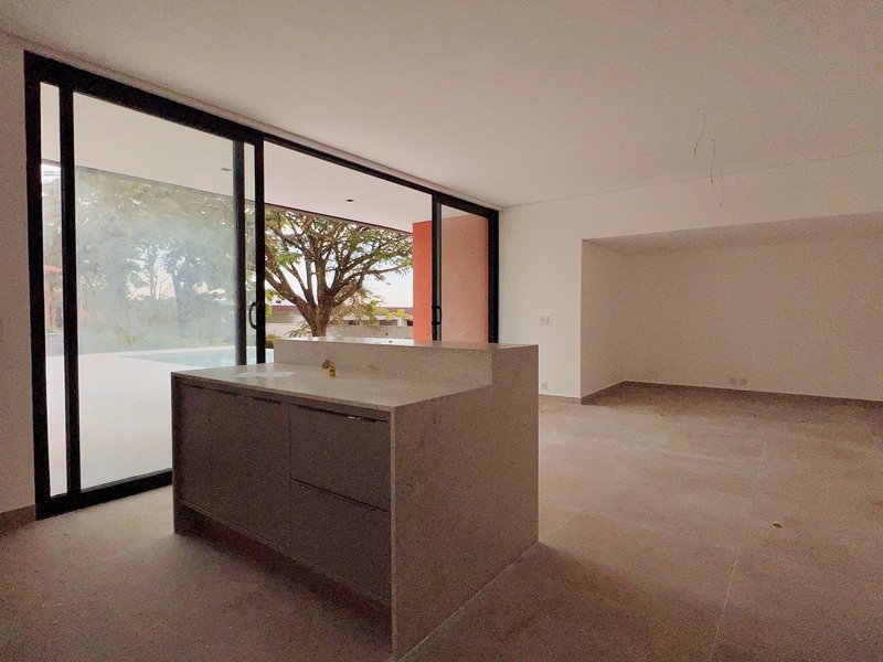 Casa Térrea de Luxo com Estilo Casa-Pátio no Residencial Santa Maria – Sorocaba/SP Rua Luiz Teixeira dos Santos Votorantim - 