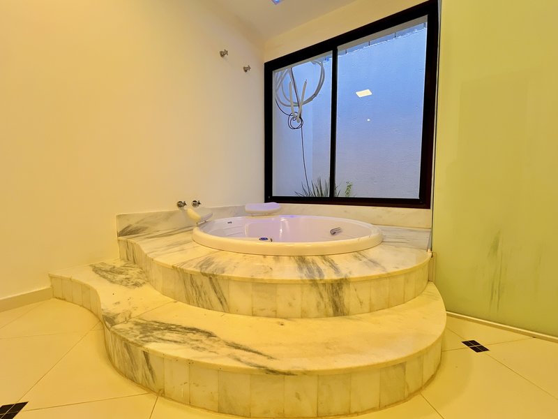 Casa Térrea de Luxo com Estilo Casa-Pátio no Residencial Santa Maria – Sorocaba/SP Rua Luiz Teixeira dos Santos Votorantim - 
