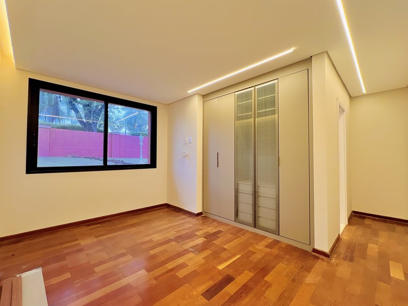 Casa Térrea de Luxo com Estilo Casa-Pátio no Residencial Santa Maria – Sorocaba/SP Rua Luiz Teixeira dos Santos Votorantim - 