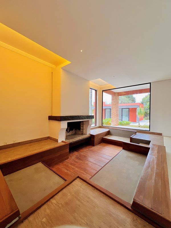 Casa Térrea de Luxo com Estilo Casa-Pátio no Residencial Santa Maria – Sorocaba/SP Rua Luiz Teixeira dos Santos Votorantim - 