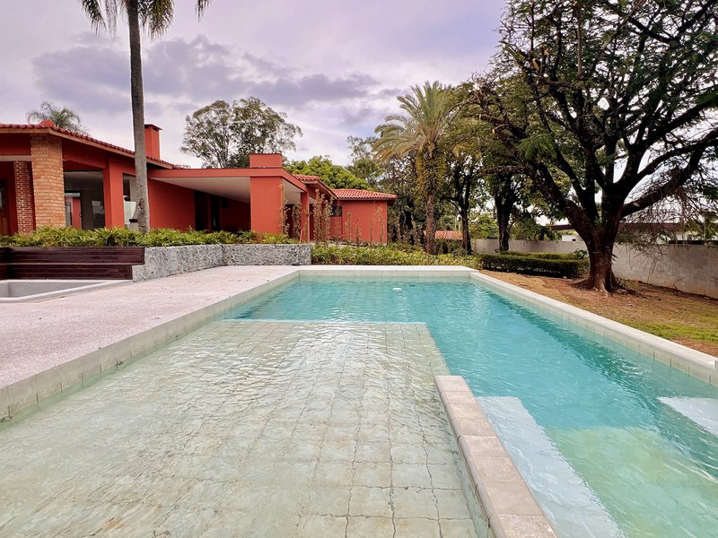 Casa Térrea de Luxo com Estilo Casa-Pátio no Residencial Santa Maria – Sorocaba/SP Rua Luiz Teixeira dos Santos Votorantim - 