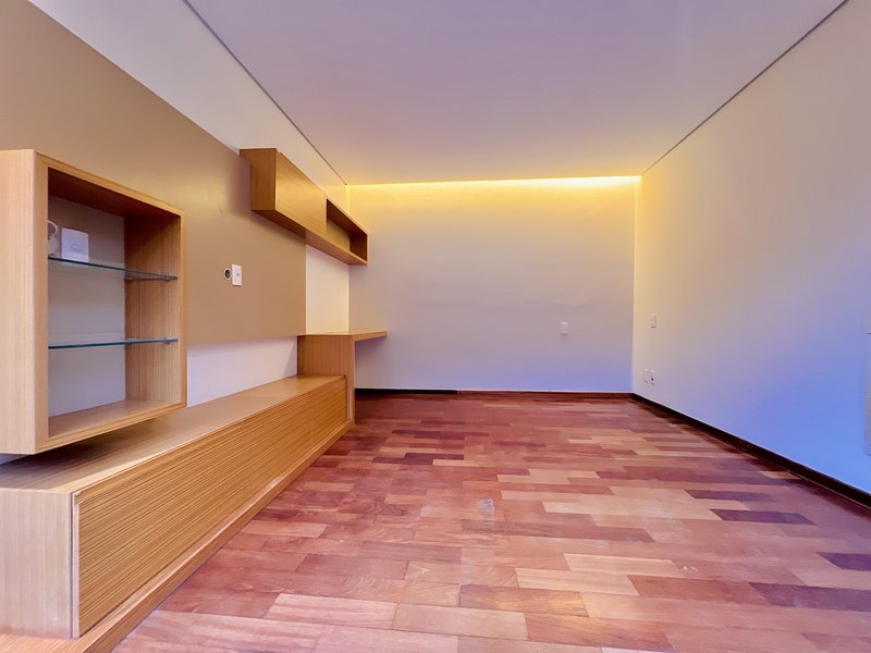 Casa Térrea de Luxo com Estilo Casa-Pátio no Residencial Santa Maria – Sorocaba/SP Rua Luiz Teixeira dos Santos Votorantim - 