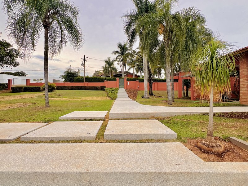Casa Térrea de Luxo com Estilo Casa-Pátio no Residencial Santa Maria – Sorocaba/SP Rua Luiz Teixeira dos Santos Votorantim - 