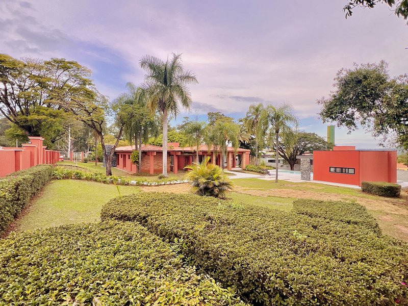 Casa Térrea de Luxo com Estilo Casa-Pátio no Residencial Santa Maria – Sorocaba/SP Rua Luiz Teixeira dos Santos Votorantim - 