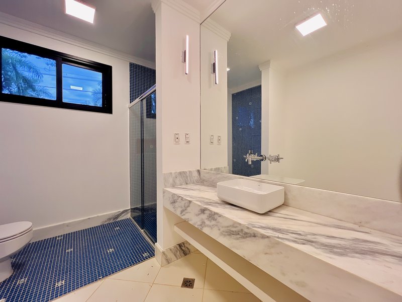 Casa Térrea de Luxo com Estilo Casa-Pátio no Residencial Santa Maria – Sorocaba/SP Rua Luiz Teixeira dos Santos Votorantim - 