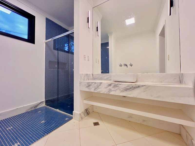Casa Térrea de Luxo com Estilo Casa-Pátio no Residencial Santa Maria – Sorocaba/SP Rua Luiz Teixeira dos Santos Votorantim - 