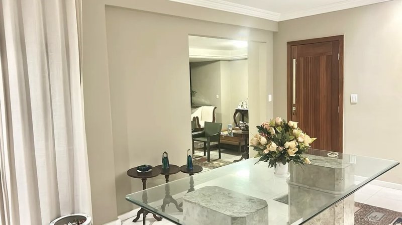 APARTAMENTO NA GRAÇA 4 QUARTOS SENDO 3 SUÍTES MASTER FINAMENTE DECORADO Avenida Euclydes da Cunha Salvador - 