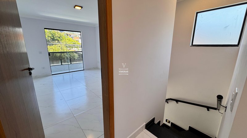 Sobrado 2 dormit&oacute;rios + 2 vagas de garagem  Arujá - 