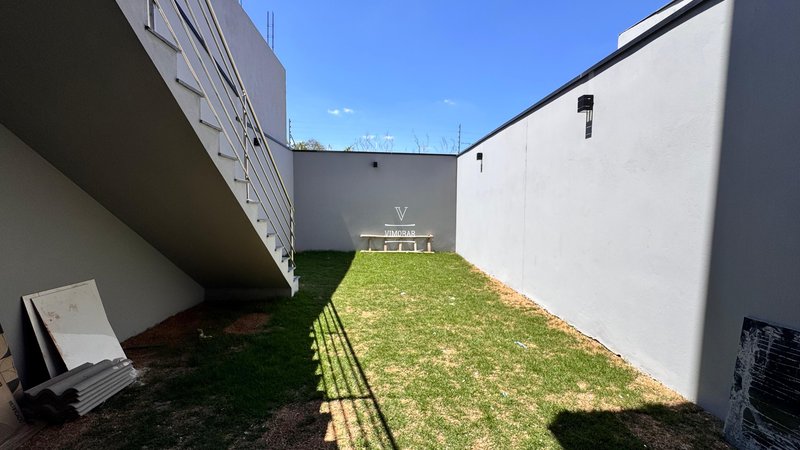 Sobrado 2 dormit&oacute;rios + 2 vagas de garagem  Arujá - 